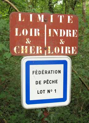 Walking in France: Entering the department of Indre-et-Loire