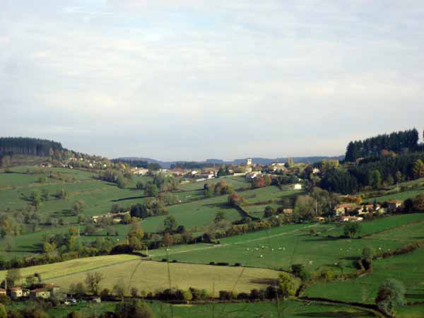 Walking in France: Approaching Propières from the valley