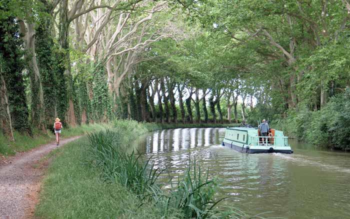 Walking in France: On the towpath of the Canal du Midi