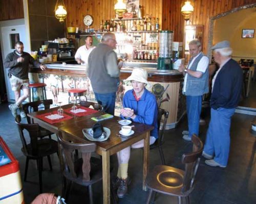 Walking in France: A second warming coffee in the bar