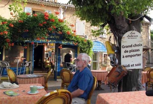 Walking in France: ....while having coffee in Robion