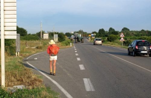 Walking in France: Traffic on the way to Aimargues