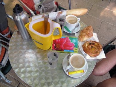 Walking in France: ....for second breakfast