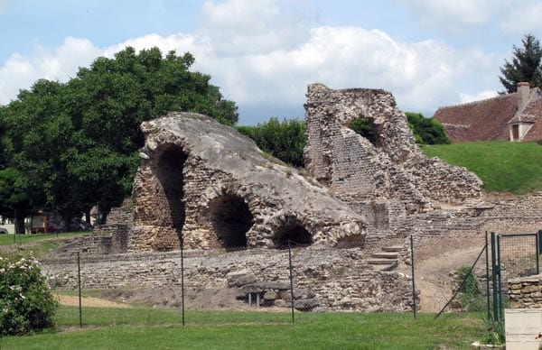 Walking in France: Drevant's Gallo-Roman ruins