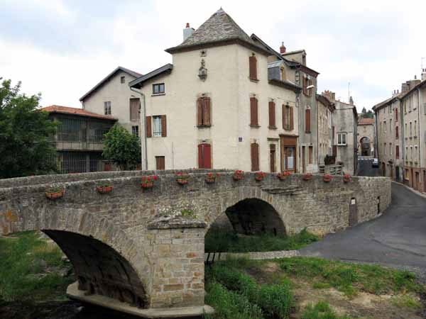 Walking in France: Le Vieux Pont, Langogne