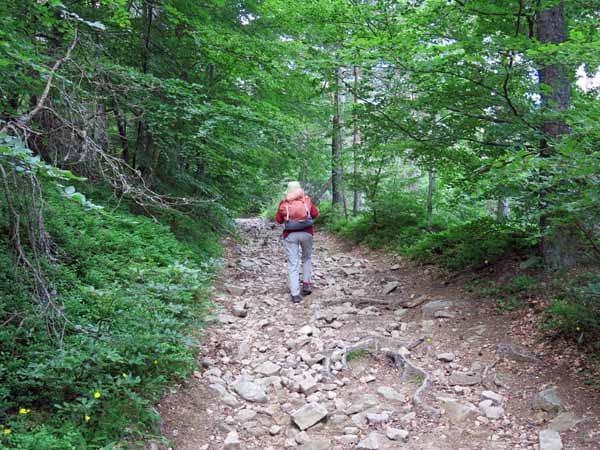 Walking in France: Climbing away from the river crossing