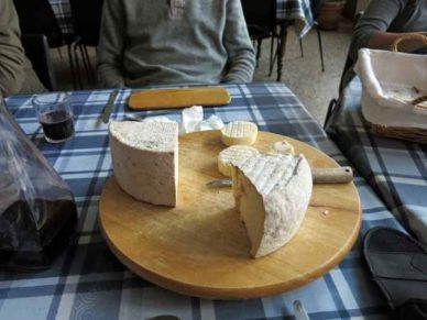 Walking in France: The impressive cheese platter at the Étoile