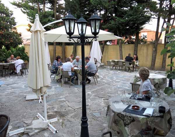 Walking in France: Apéritifs in the courtyard of the hotel l'Esquielle