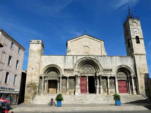 Walking in France: Abbey of Saint-Gilles