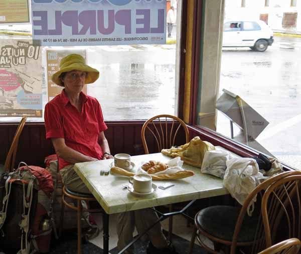 Walking in France: Breakfast at the Café de la Poste