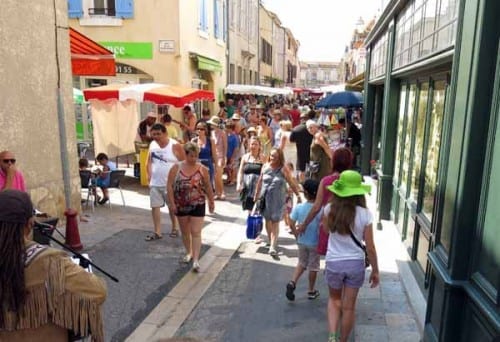 Walking in France: Market at Gruissan