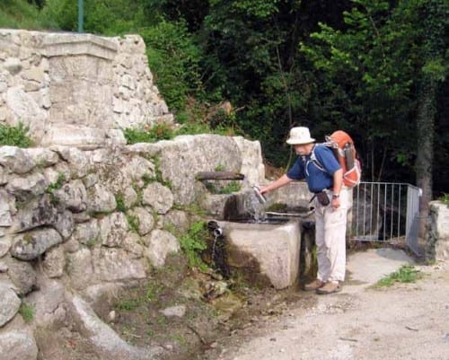 Walking in France: Filling up the water bottle in Concoules