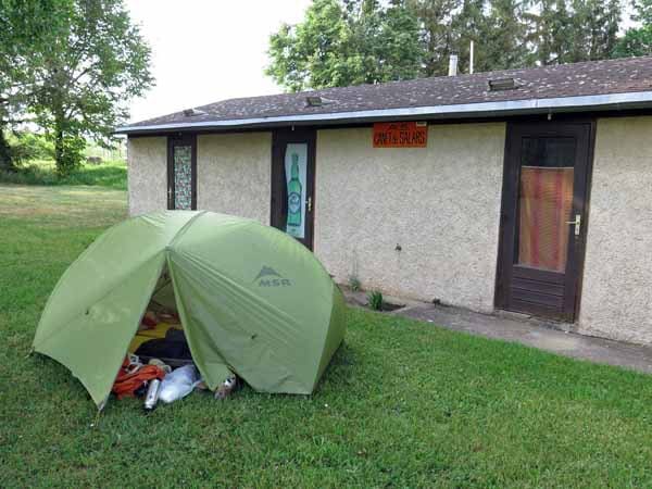 Walking in France: Camping outside the Canet-de-Salars AC change rooms