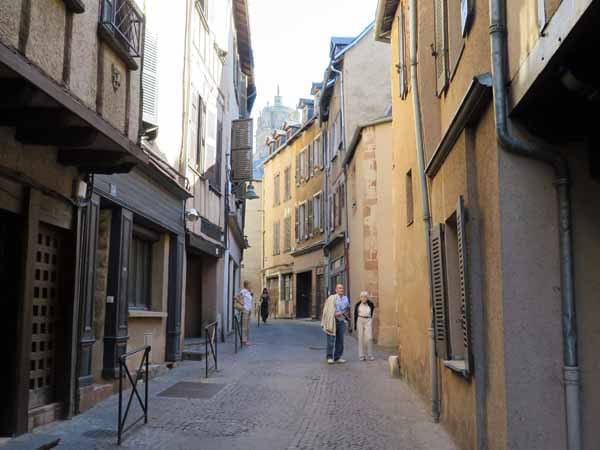 Walking in France: A laneway in Rodez