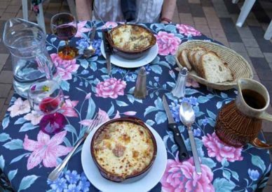 Walking in France: The ill-fated meal - perhaps it was the tablecloth?