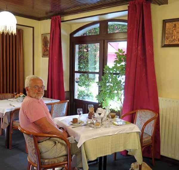 Walking in France: Hotel dining room, Cressensac