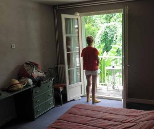 Walking in France: Our room in the 2G