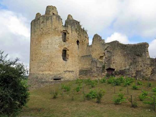 Walking in France: The ruined château of St-Germain-de-Confolens