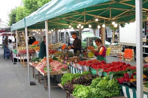 Walking in France: Chauvigny's market