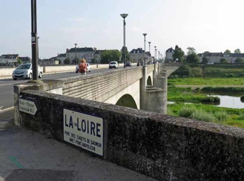 Walking in France: The last river crossing of our walk