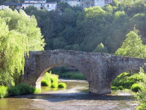 Walking in France: The old bridge over the Aveyron