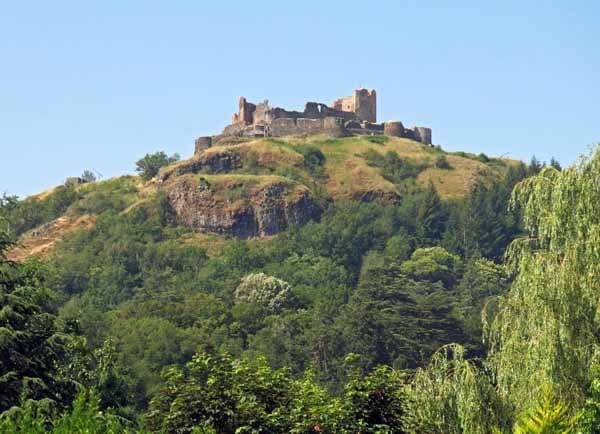 Walking in France: Ruined château of Calmont