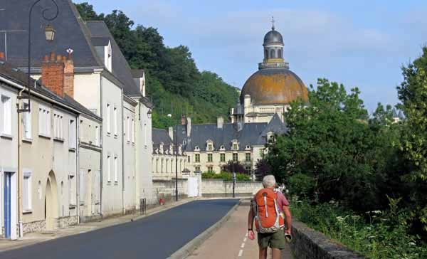 Walking in France: Approaching Notre Dame des Ardilliers, Saumur