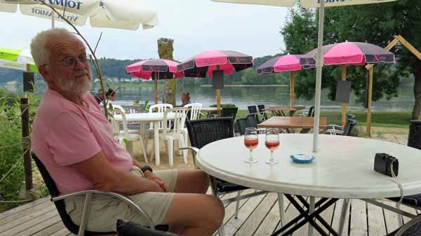 Walking in France: Another round of Loire rosé beside the Loire