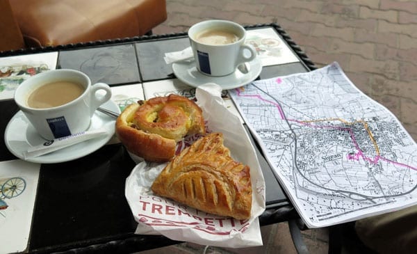 Walking in France: Breakfast at la Rotonde