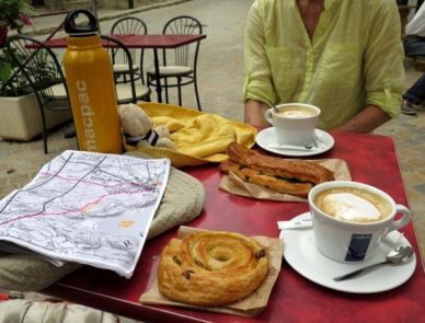 Walking in France: Second breakfast with Bert