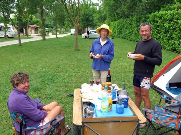 Walking in France: Breakfast with our French bike-riding friends