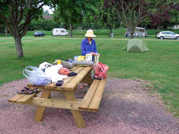 Walking in France: Packing up, Bligny-sur-Ouche camping ground