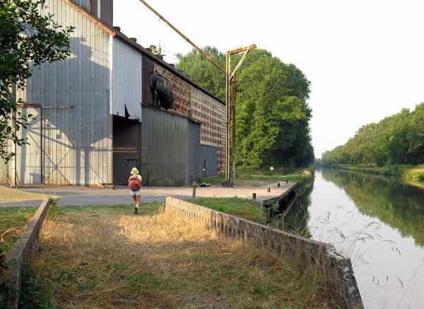 Walking in France: Crossing the old Canal of Briare