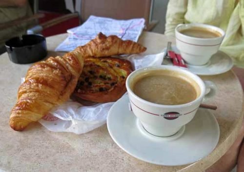 Walking in France: Breakfast