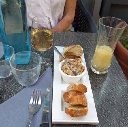 Walking in France: Aperitifs with a mise-en-bouche of bread and rillettes