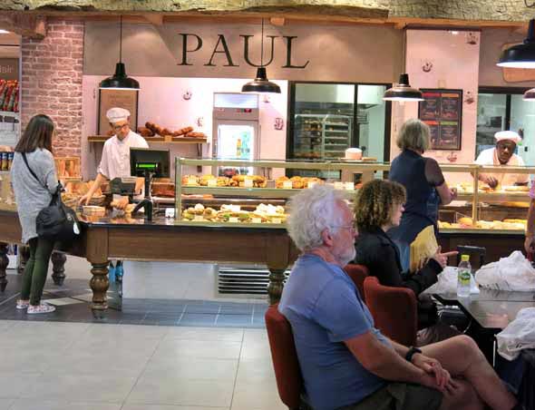 Walking in France: Second breakfast at Paul's, Toulouse