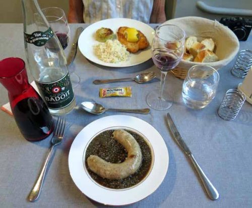 Walking in France: An obligatory sausisses-lentilles, and poulet milanaise, for mains
