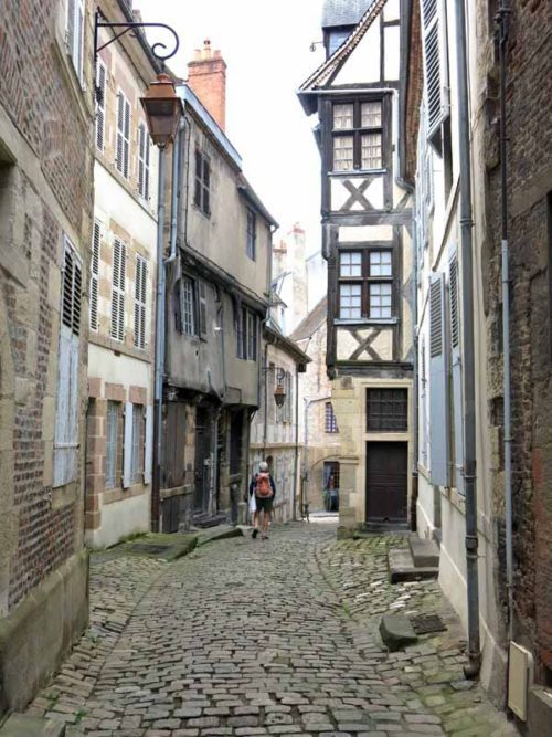 Walking in France: Being tourists in Moulins' charming old quarter