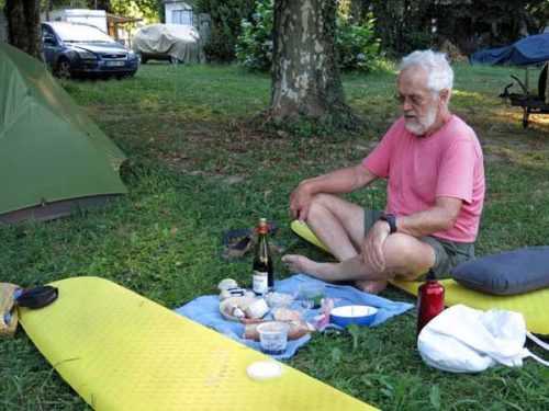 Walking in France: Picnic in the camping ground