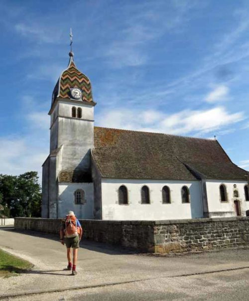 Walking in France: Arriving at the church of Charnay-lès-Chalon