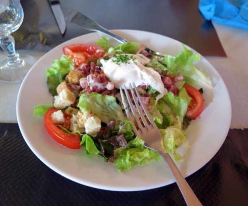 Walking in France: To start our dinner, a salad with ham, croutons, yoghurt and herbs