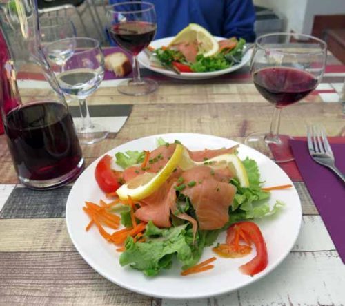 Walking in France: Smoked salmon and salad for entrées