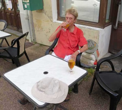 Walking in France: A refreshing beer of arrival in Bellenaves
