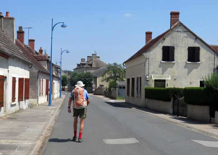 Walking in France: Arriving in le Veurdre