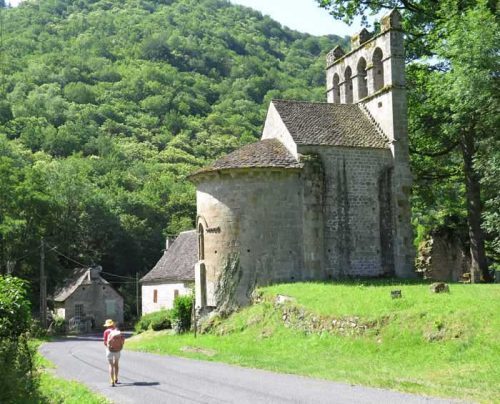 Walking in France: The chapel of Glény