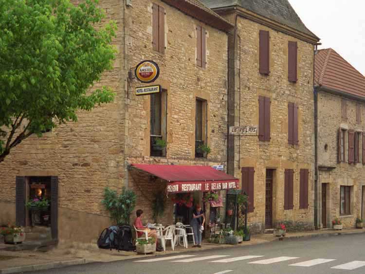 Walking in France: A wonderful coffee and tarte stop, Frayssinet-en-Gelat
