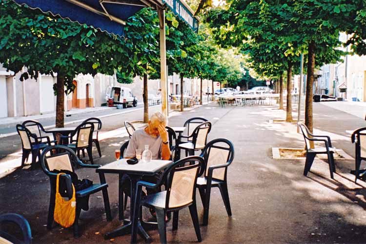 Walking in France: Agonising about which apéritif to choose