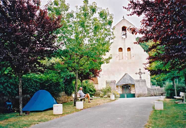 Walking in France: Camping beside the graveyard, Anoye