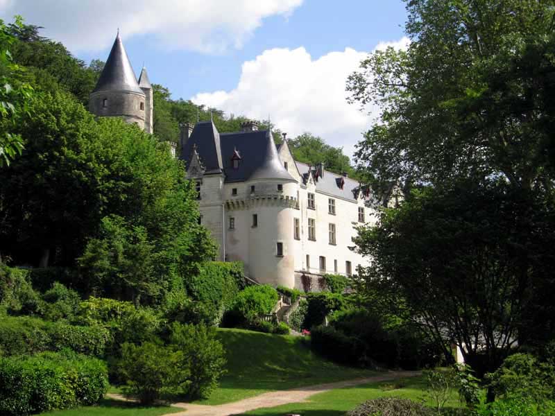 Walking in France: Château of Chissay