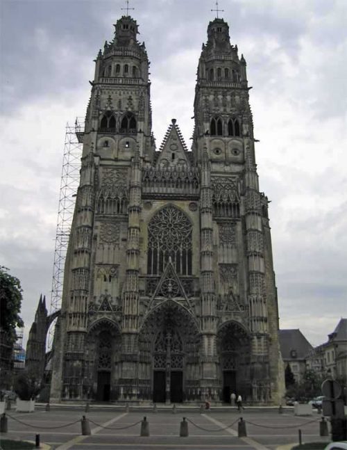 Walking in France: The cathedral of Saint-Gatien
